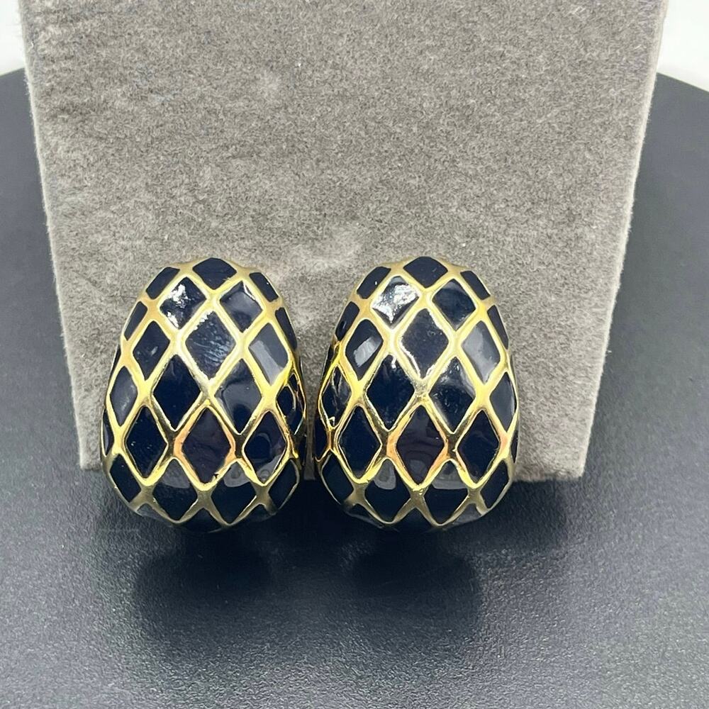 Erwin Pearl‎ Vintage Black and Gold Basketweave Enamel Clip on Earrings